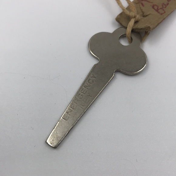 Vintage Bathroom Key from House on 10 Mile Bridge Rd. Must Bundle - Picture 3 of 6